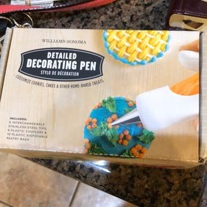 NWT Williams-Sonoma detailed decorating pen